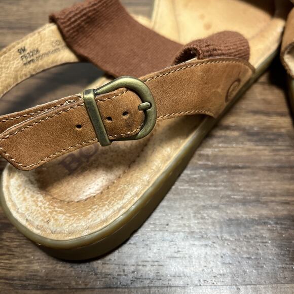 BORN LEATHER SANDALS WOMEN SZ 9M TUSAYAN FLAT BUCKLE BACK STRAP LEATHER ELASTIC - Picture 5 of 6